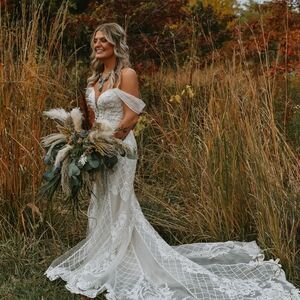 David's Bridal White Lace Wedding Dress